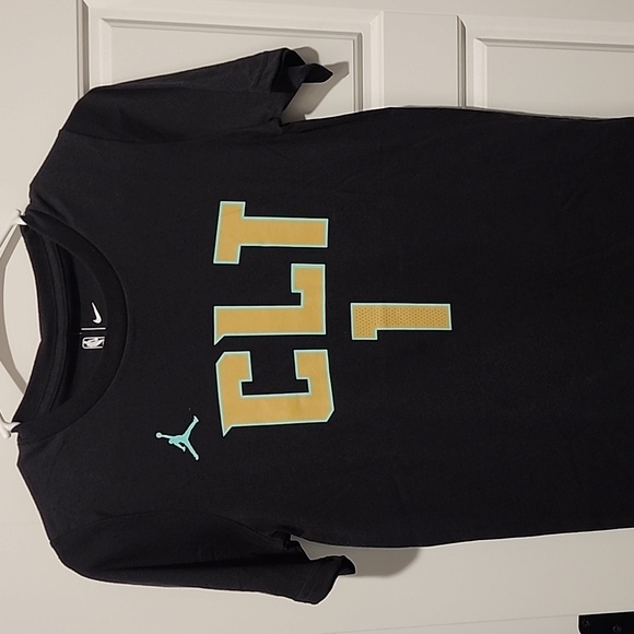 Hornets outfit - Picture 2 of 6